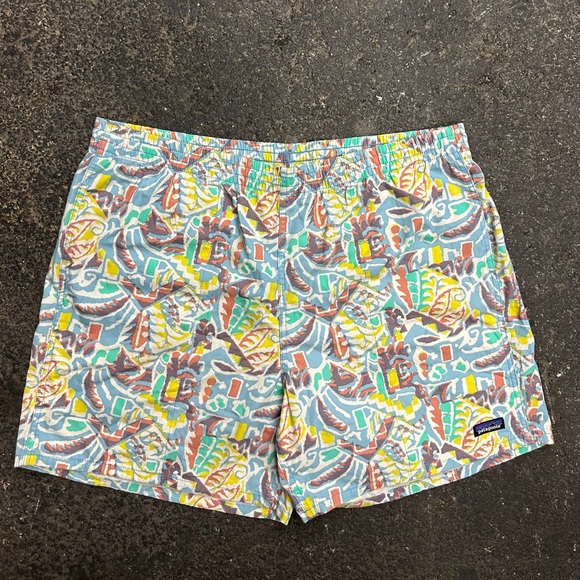 Patagonia Funhoggers Shorts Patterned Mens 2XL NWT Lago Blue 6” - Picture 1 of 10